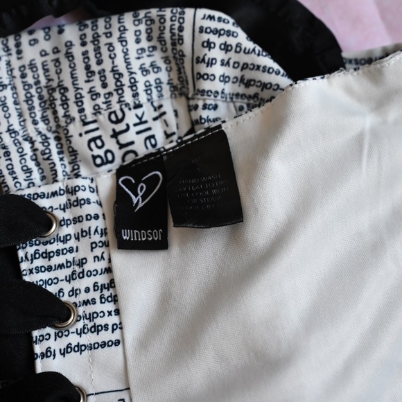 Customized Windsor White Corset Top – Small w/ Grommet Halter ✨🖤 - Picture 3 of 3